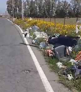 Catania: chilometri di rifiuti in via San Giuseppe alla Rena