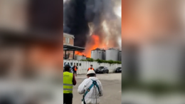 Incendio in una distilleria a Faenza: in fiamme 15 silos pieni di alcol
