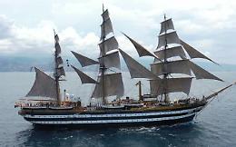 L'Amerigo Vespucci in mare aperto ripresa dal drone