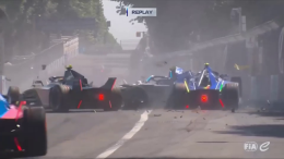Terribile incidente in Formula E a Roma, la monoposto centrata a tutta velocit&agrave;