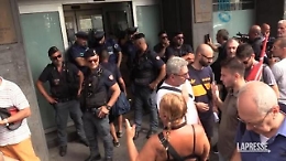 La protesta dei percettori del Reddito di cittadinanza alla sede Inps di Napoli