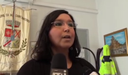 Incendiata l'auto dell'assessora alla pubblica istruzione di Aci S. Antonio