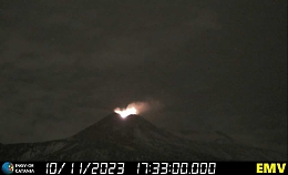 Il risveglio dell'Etna: brandelli di lava dal cratere di Sud-Est