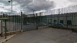 Droga e cellulari sequestrati all'Ucciardone di Palermo: venivano lanciati dall'esterno