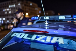 Si presenta in ospedale a Caltagirone con una ferita da arma da fuoco: la polizia indaga sul giallo