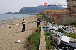 A Sferracavallo la discarica abusiva del cantiere nautico con 7,5 tonnellate di rifiuti