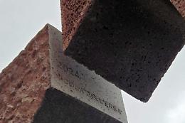 Sull'Etna la posa della Stele della Pace del Mediterraneo