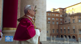 Il Papa: &laquo;Umanit&agrave; provata, si aprano le porte della pace&raquo;