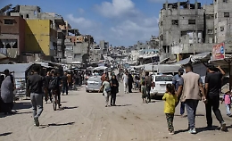 Israele sospende gli attacchi a Gaza. Trump: «Vicini alla pace in Medio Oriente»