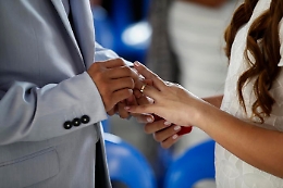 Lei chiede il divorzio ma scopre che il parroco aveva dimenticato di registrare il matrimonio: e a Messina il caso finisce in Cassazione
