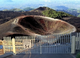 Ticket per crateri dell'Etna, La Vardera: «Non ci sarebbe l'autorizzazione, chiesta ispezione»