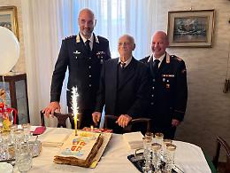 L'appuntato Antonino Mazzone compie 104 anni, festa grande tra i carabinieri