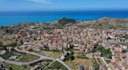 Esplosi colpi di pistola contro l'abitazione di un operaio