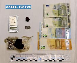 Vittoria, arrestato un 17enne per spaccio