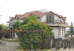 A giudizio il figlio del boss Raffale Bevilacqua: avrebbe fatto coltivare i terreni confiscati al padre