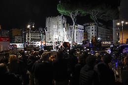 Crollo Fori Imperiali,  estratto l'operaio che era rimasto sotto le macerie