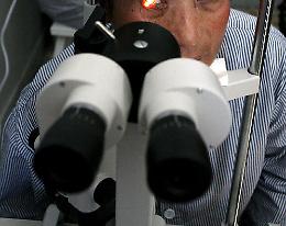 Infezioni dopo interventi di cataratta a Catania,  denuncia di un paziente più volte operato