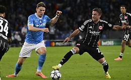 Napoli impantanato: l'Eintracht resiste e frena la corsa in Champions