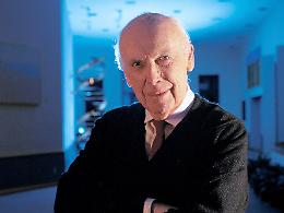 Addio a James Watson, il Nobel che svelò la doppia elica del Dna