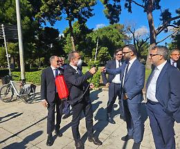 Mozione di sfiducia a Schifani, botta e risposta tra De Luca e il centrosinistra: «Se vi dimettete, lo facciamo anche noi»