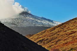 “Etna in sbuffi di fumo da Monte Nero”