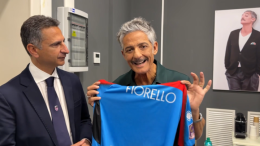 Fiorello riceve la maglia del Catania: "Chista ma sabbu"