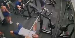 Il bilanciere da 75 chili gli cade sul petto: l'incidente che è costato la vita del bodybuilder brasiliano diventa virale nel web  