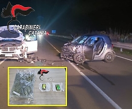Ha un incidente e tra i rottami dell'auto i carabinieri trovano 1,2 chili di marijuana: corriere della droga arrestato mentre &egrave; in ospedale