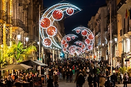 Natale a Catania 2025: cori, fiabe, concerti e performance multimediali per tutta la citt&agrave;