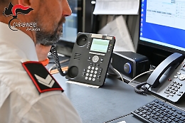 Vittoria, scippa la borsetta a un'anziana e le rompe il femore: preso