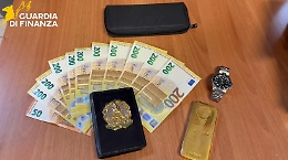 Nel cruscotto un Rolex e un lingotto d'oro da un chilo: &laquo;E' un eredit&agrave;&raquo;. Ma la Gdf per ora ha sequestrato tutto 