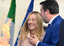 Le reazioni all'assoluzione di Salvini: Meloni chiede un applauso in Senato, la Lega esulta, Fi gioisce. Bonelli: &laquo;Allora non ci sono le toghe rosse?&raquo;