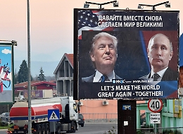 L'ombra lunga di Putin sul vertice tra Trump e Zelensky: obiettivo spaccare l'Europa e smontare il piano di pace