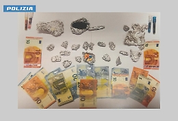 Ragusa, addosso vari tipi di droga: arrestato gambiano in centro storico