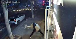 Subiti tre furti in tre giorni, il titolare: "Dormo nel locale"