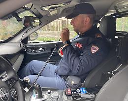 Catania, urla e chiede aiuto in mezzo al traffico poi aggredisce gli agenti: arrestato 28enne