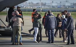 Milano, atterrate a Linate le salme delle vittime italiane della tragedia di Crans-Montana
