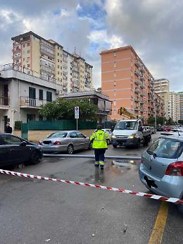 Pioggia e vento di burrasca su Palermo: danni e pali delle luce caduti in strada, domenica 11 gennaio ancora allerta gialla in citt&agrave;