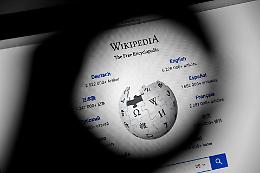 Wikipedia a 25 anni: l&rsquo;enciclopedia che ha reso il sapere un&rsquo;opera collettiva (e imperfetta)