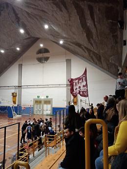 Basket: grave episodio di violenza durante la sfida di Serie C Cus Palermo-Virtus Trapani, quattro individui incappucciati fanno irruzione in tribuna e aggrediscono e strappano la bandiera dei tifosi ospiti 