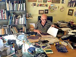 La collezione &laquo;sfrattata&raquo; di cimeli storici, ora &egrave; guerra con il Comune