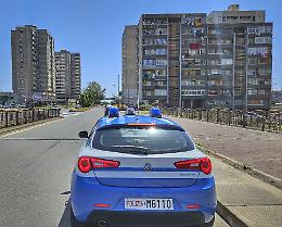 Con una mazza da baseball minaccia madre e sorella per avere i soldi della droga: arrestato