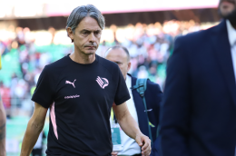 Un palo, un rigore negato, un gol annullato nel finale: il Palermo non sfonda a Reggio e dice addio alla promozione diretta