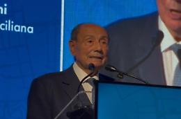 La Sicilia &laquo;non &egrave; pi&ugrave; periferia&raquo;: Schifani dal palco di Confindustria Catania annuncia la "svolta" con investimenti e il ponte sullo Stretto