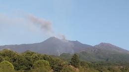 L'Etna si prepara ad una tregua: l'allerta declassata da rosso ad arancione e attivit&agrave; esplosiva in diminuzione