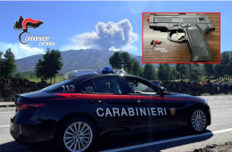 Bronte, punta una pistola giocattolo contro le auto: denunciato18enne, risolto anche un furto