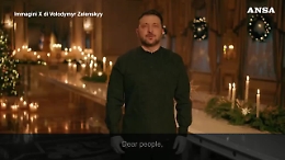 Zelensky nel discorso di Natale: &laquo;Abbiamo tutti un sogno, che Putin muoia&raquo;