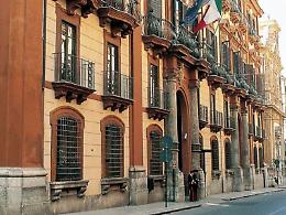 Il consiglio comunale  fa le ore piccole, caos in aula