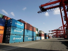 L&rsquo;export regionale reagisce ai dazi Usa e limita le perdite di benzina e chimica