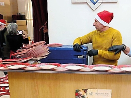 Feste di Natale, alla Kalsa un pranzo per i poveri con l'associazione "Angeli della Notte"